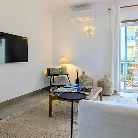 Apartment 1a The *